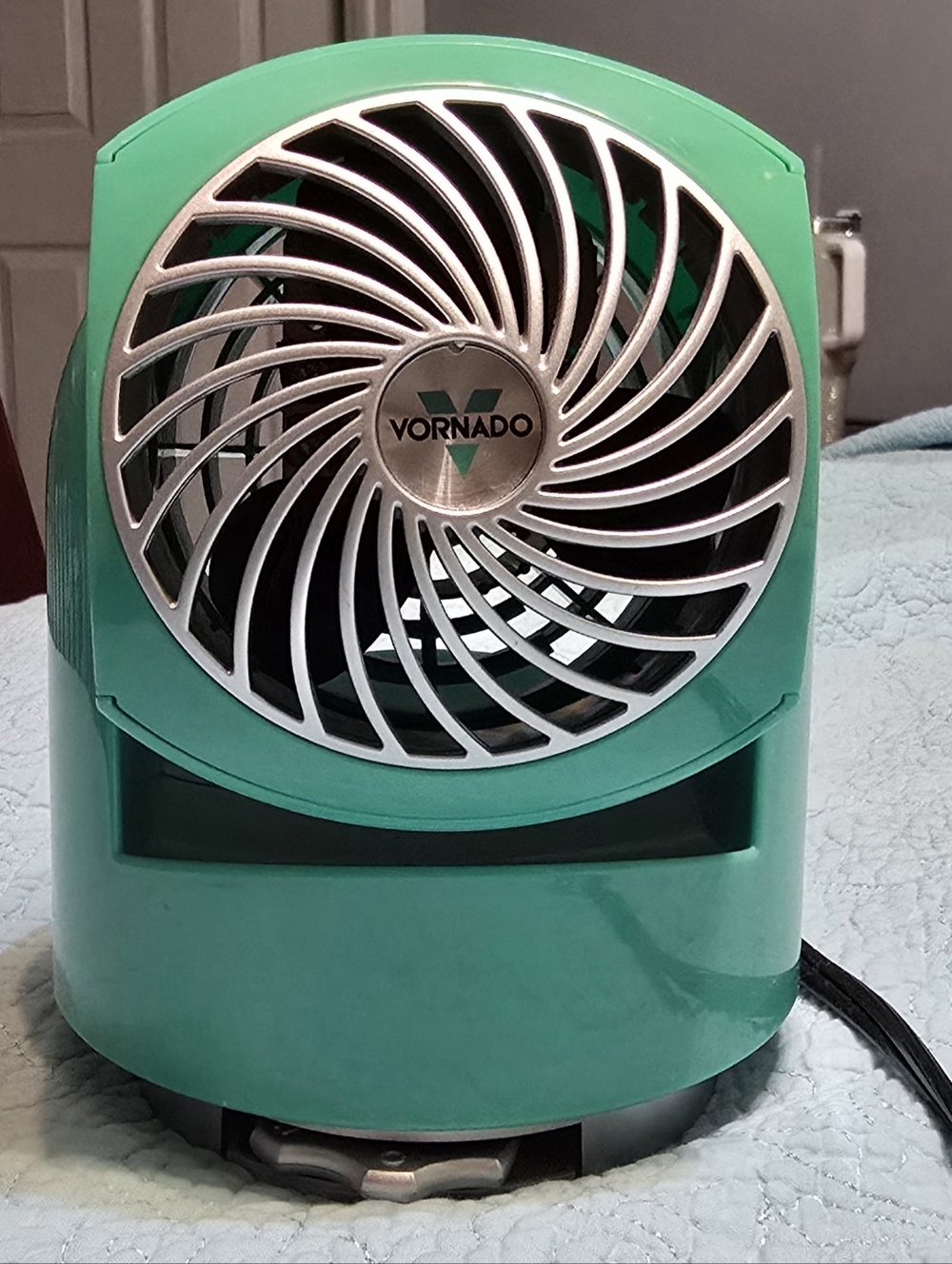 Teal Vornado Desk Fan